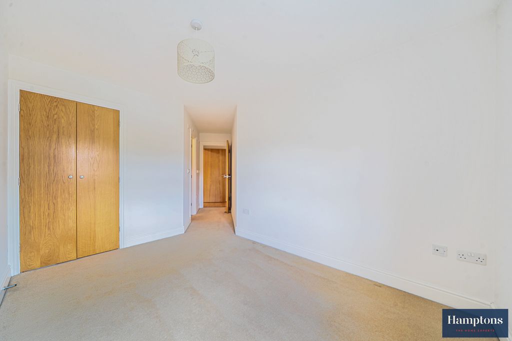 2 bed flat for saleStation Approach, Amersham HP6 photo 5