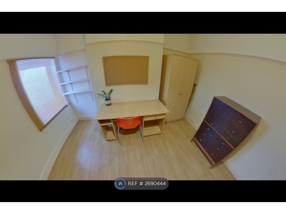 Property photo 3 of 10 Bed 2 - Side View (360)