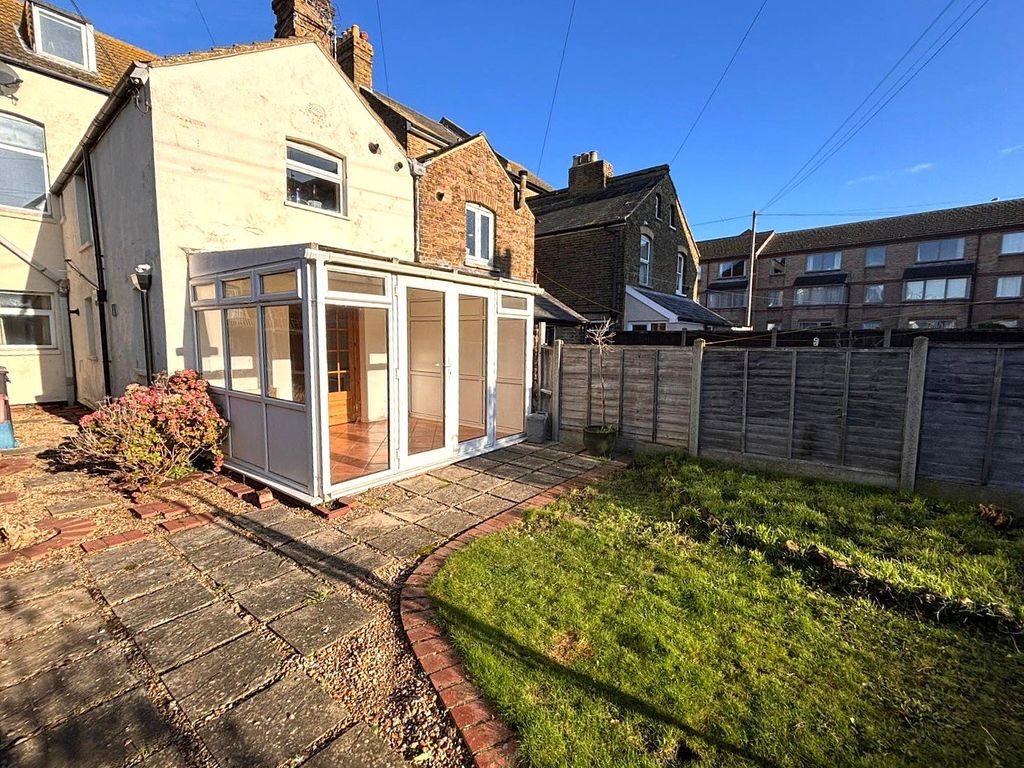 Property photo 2 of 8 Picture No. 15