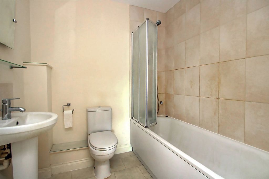 Additional image 7 of 2 bed flat for saleWoodlands Avenue, Rustington, Littlehampton BN16