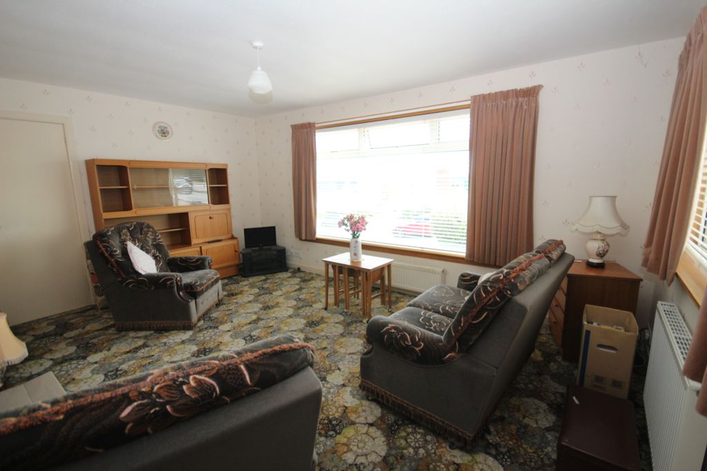 Property photo 3 of 12 Lounge 