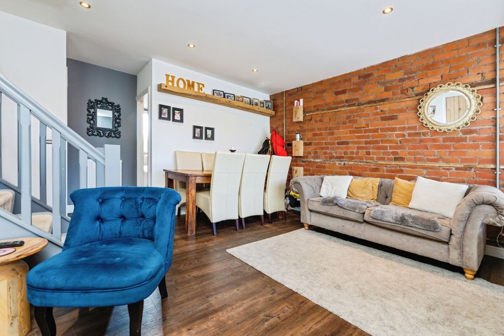 Property photo 3 of 24 Pbox-Living_Room-333381.Jpg