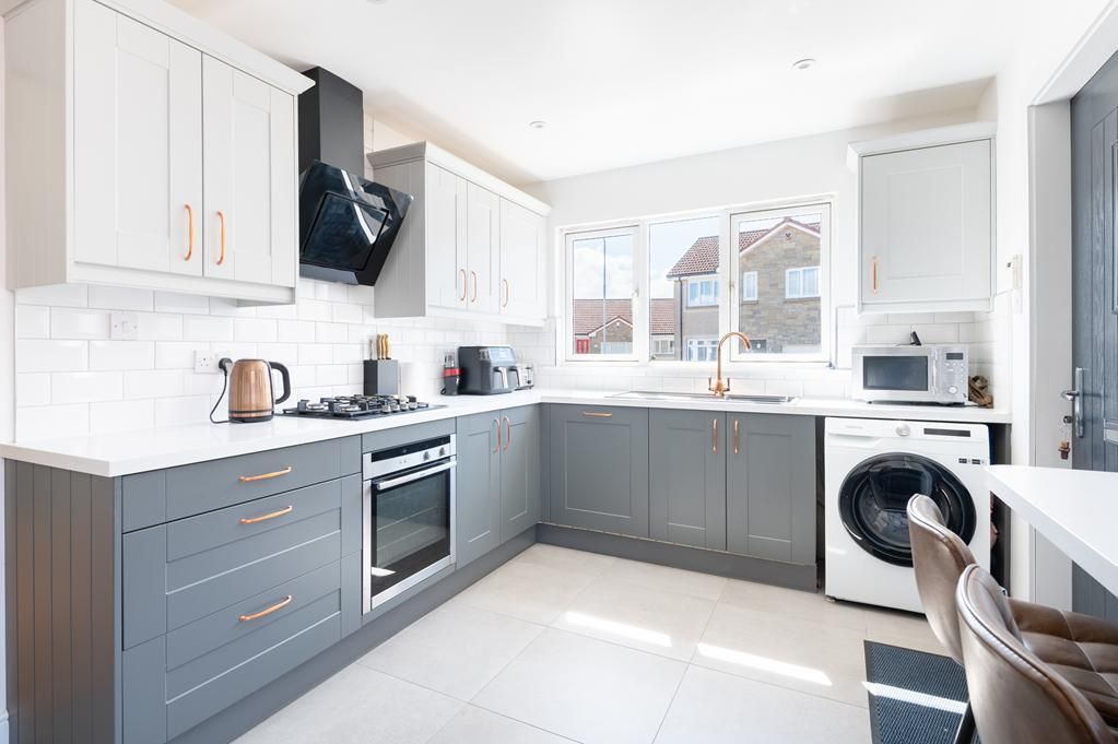 Property photo 3 of 20 Lev1470Pem Breakfasting Kitchen.Jpg
