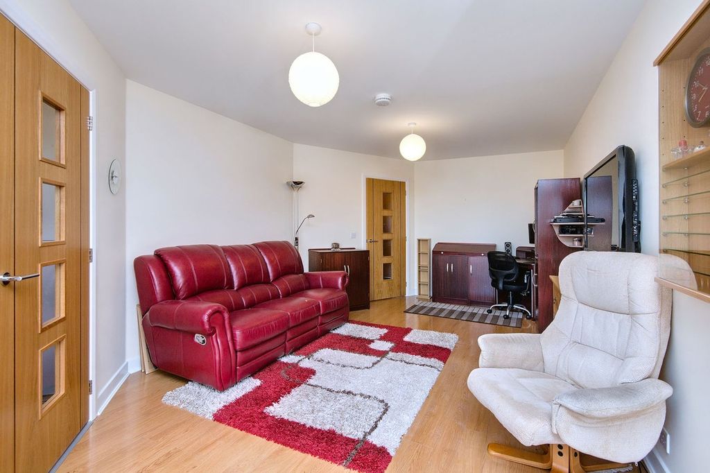 Property photo 3 of 8