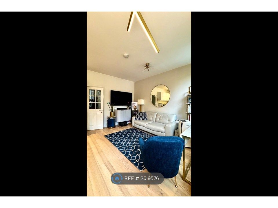Property photo 2 of 14 Living Space