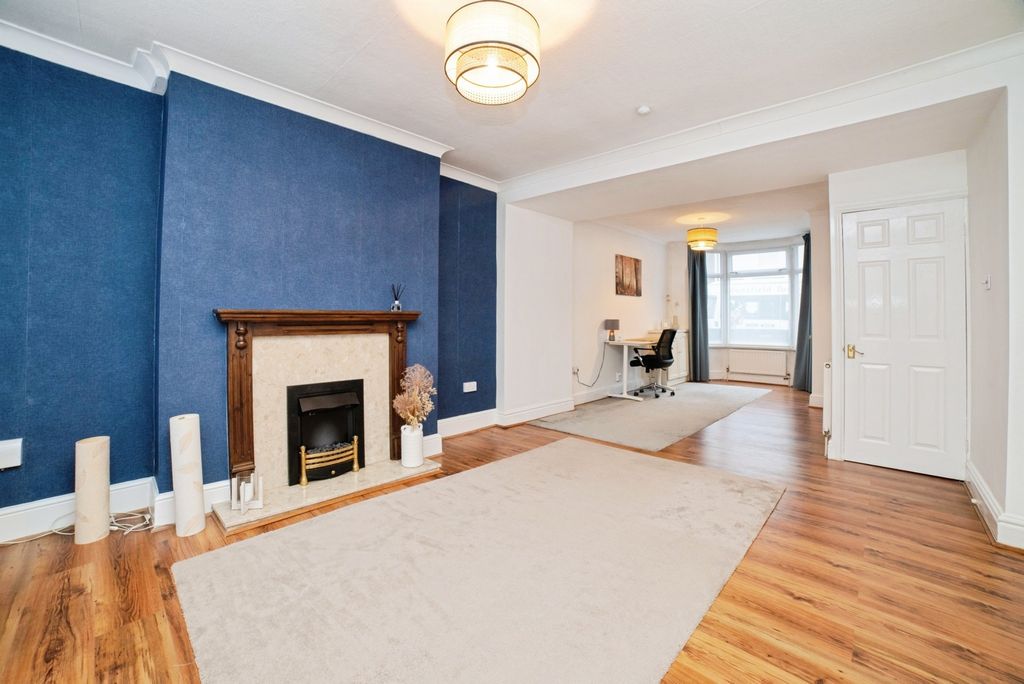 Property photo 3 of 21 Pbox-Img.Jpg