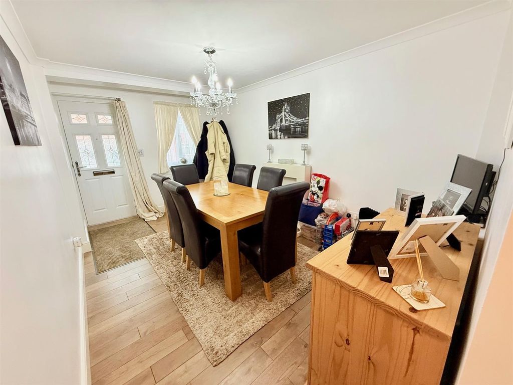 Property photo 3 of 16 H.Jpg