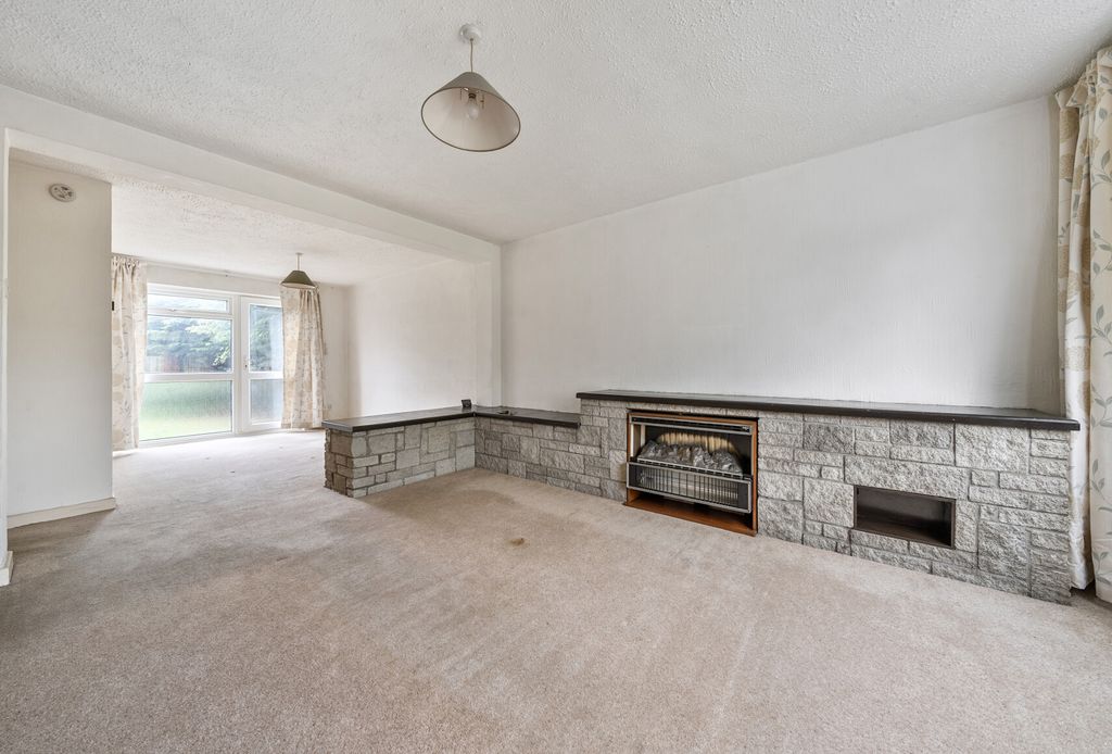 Property photo 3 of 18 1305395-12-684728...