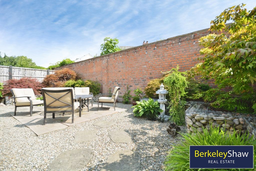 Property photo 2 of 20 Pbox-Img.Jpg