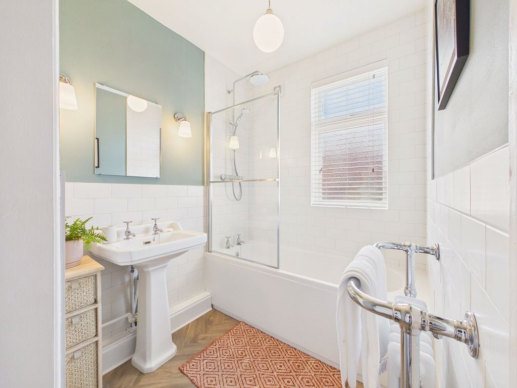 Property photo 3 of 12 Bathroom