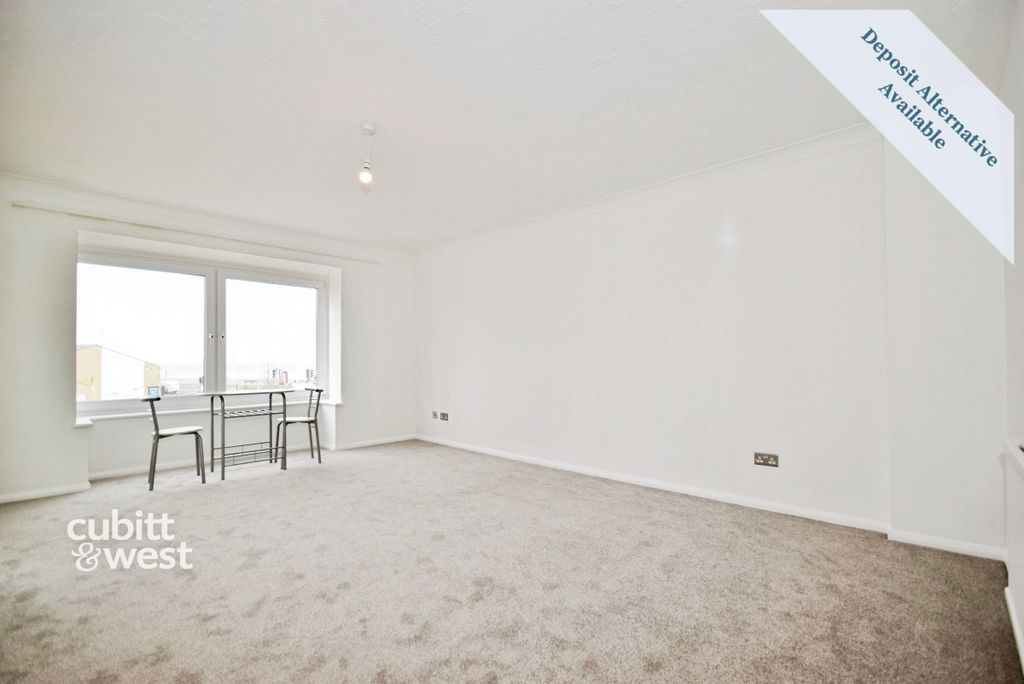 Property photo 3 of 13 4 Mountbatten - 8