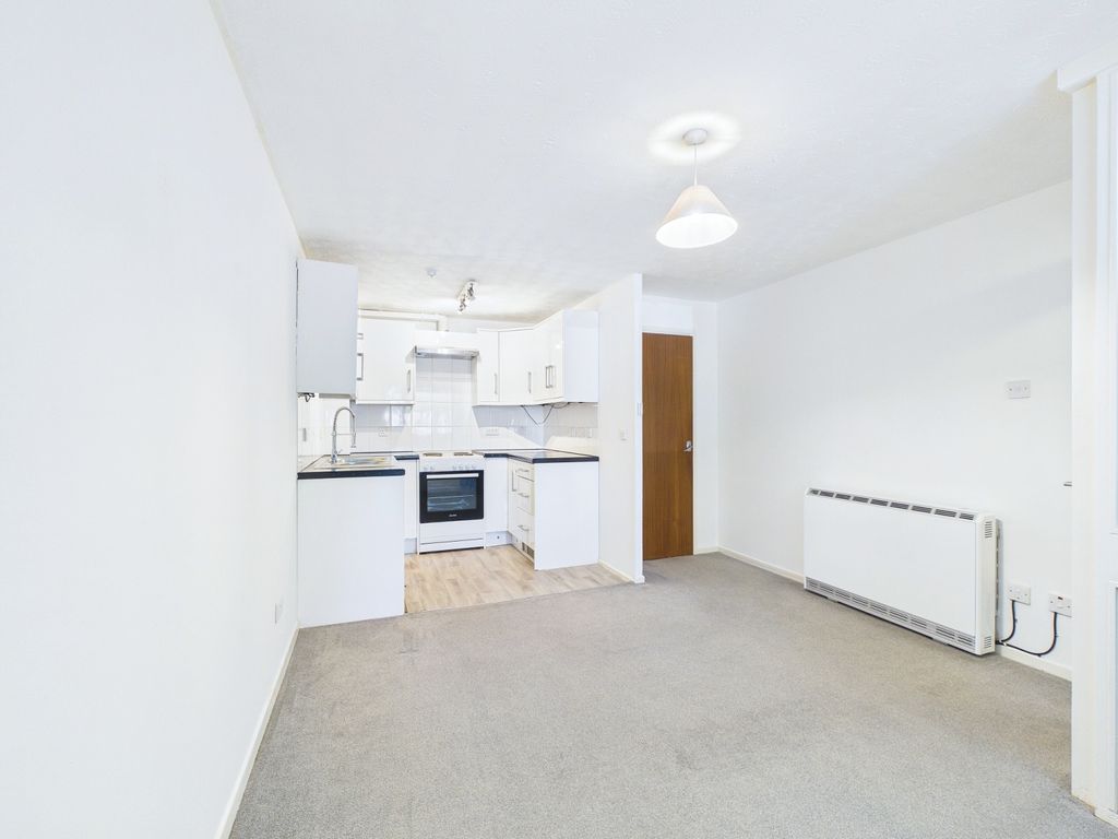 Property photo 3 of 8 Cam01909G0-Pr0524-Still007