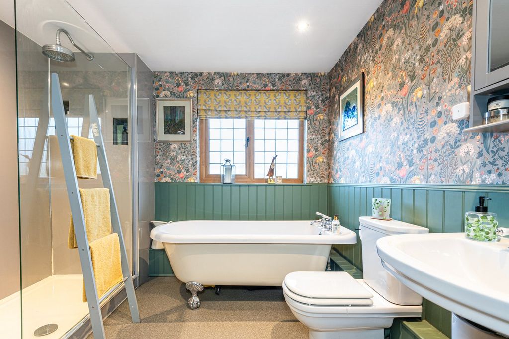 Property photo 3 of 28 Bathroom