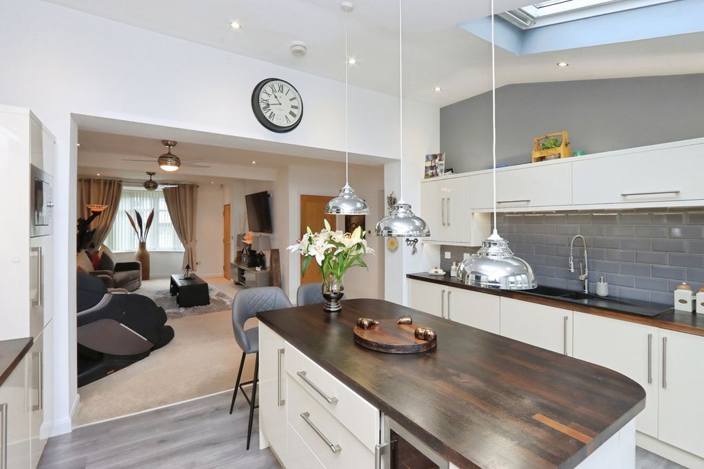 Property photo 2 of 31 Pbox-Img.Jpg