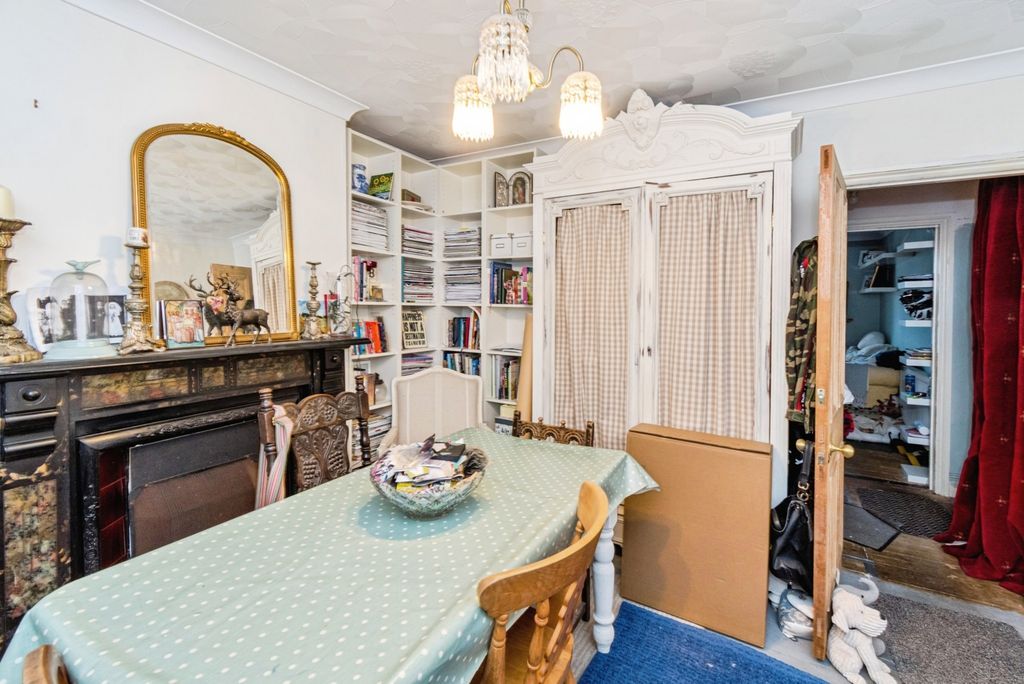 Property photo 2 of 19 Pbox-Img.Jpg