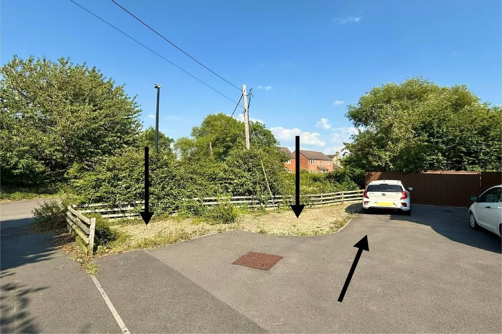 Property photo 2 of 12 Parking &amp; Extra Land