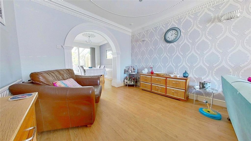 Property photo 3 of 21 Picture No. 06