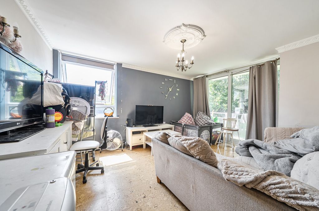 Property photo 2 of 11 1485087-7-6A5641E...