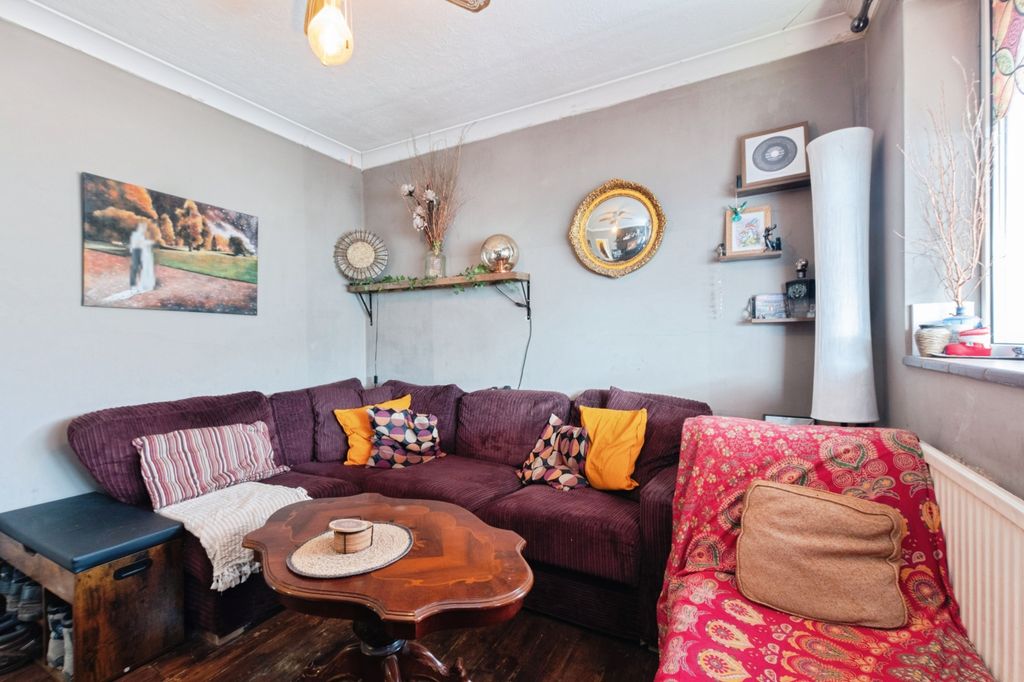 Property photo 3 of 20