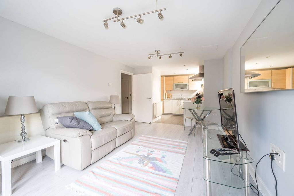 Property photo 3 of 8