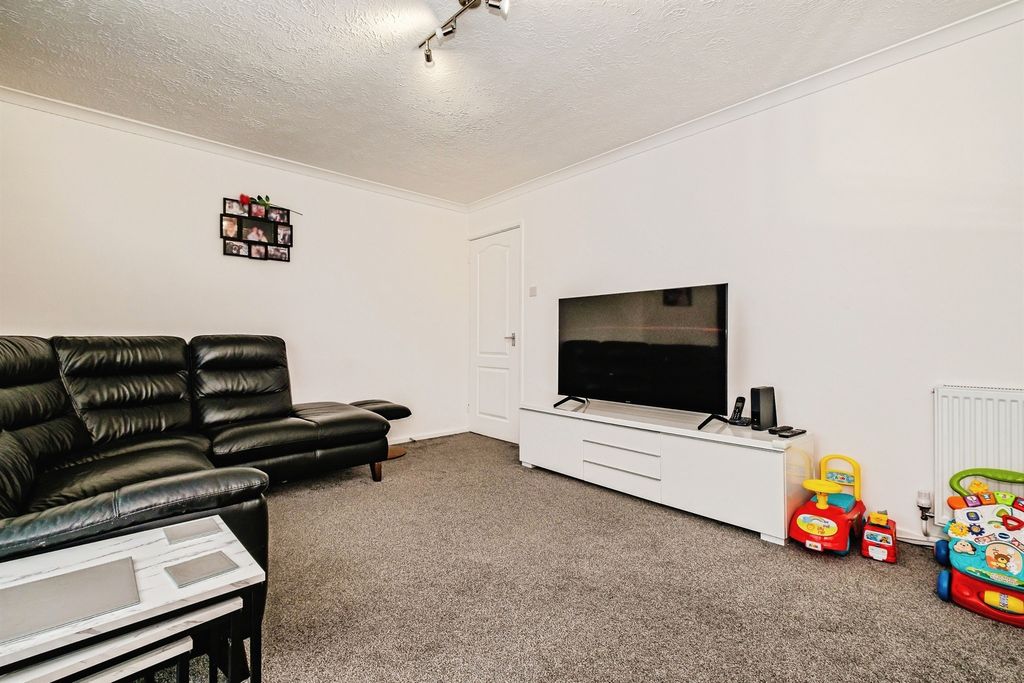 Property photo 2 of 16