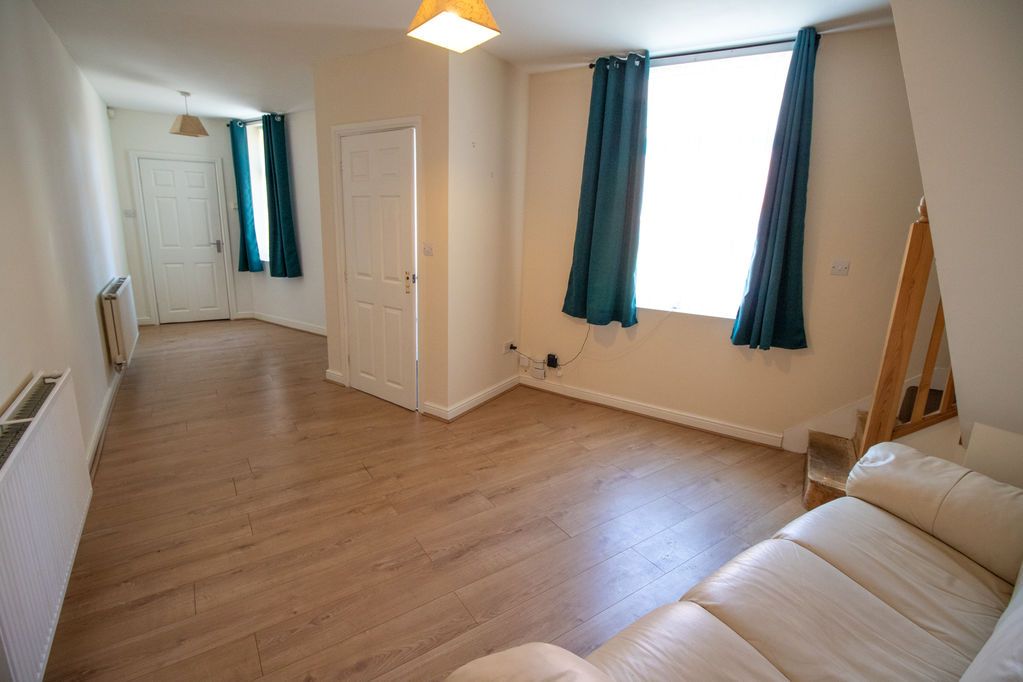 Property photo 3 of 11 Lounge