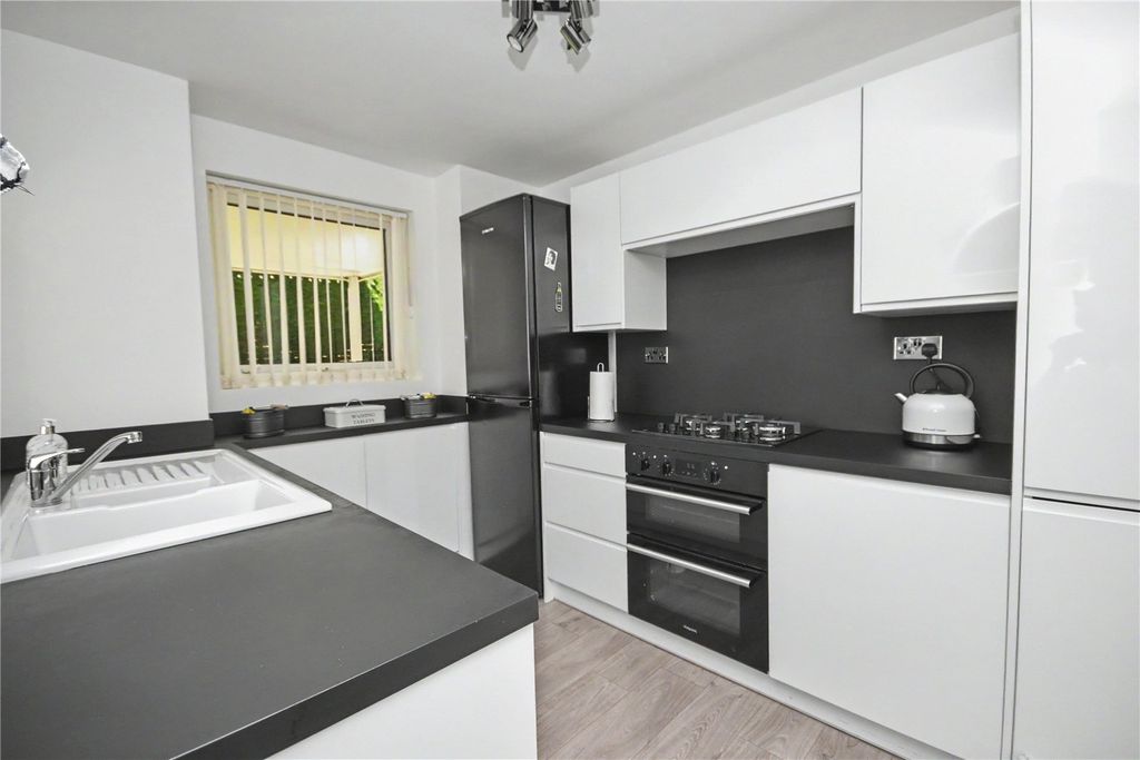 Property photo 2 of 15 Picture No. 31