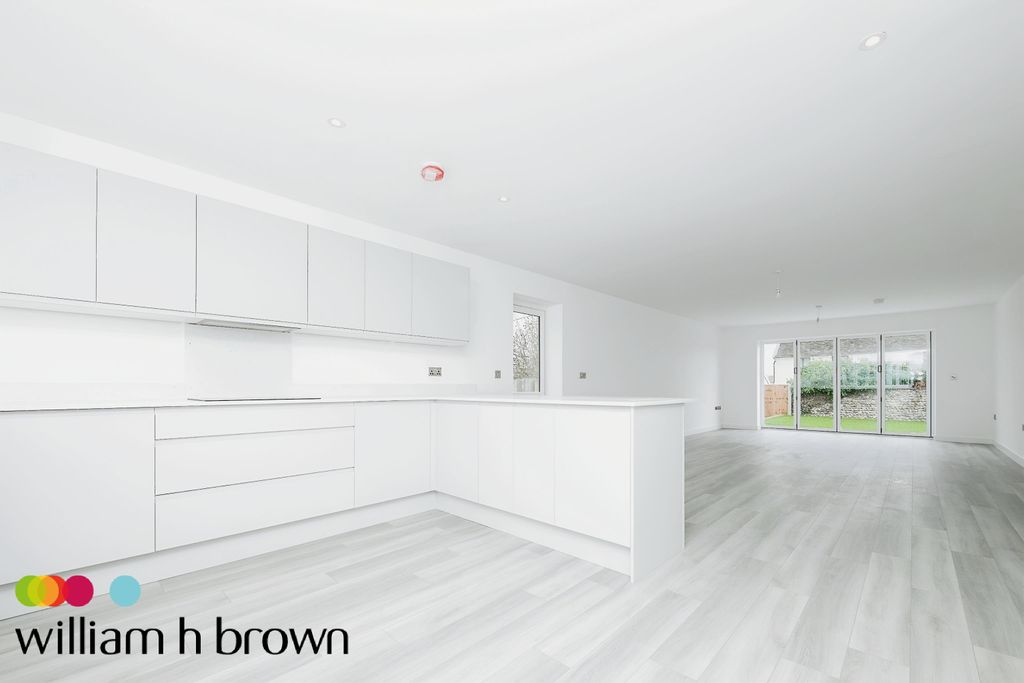Property photo 2 of 14 Kitchen