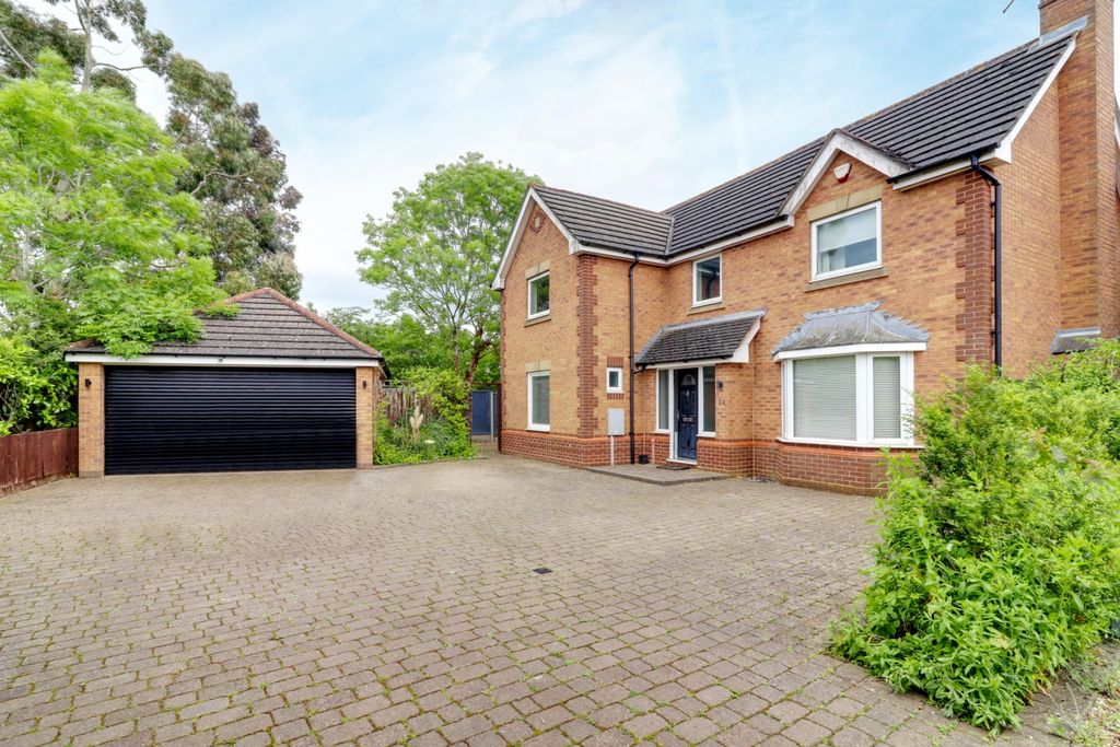 Property photo 2 of 13 2. House Front 2