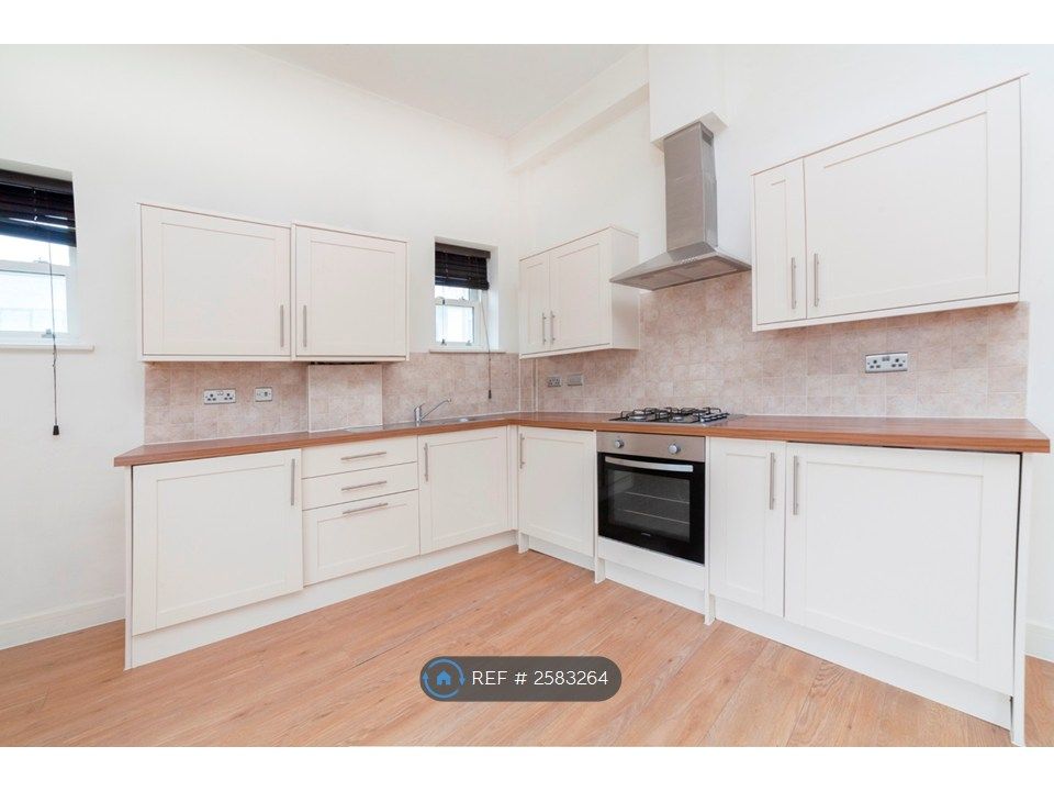 Property photo 3 of 7 Large Kitchen/Sittingroom