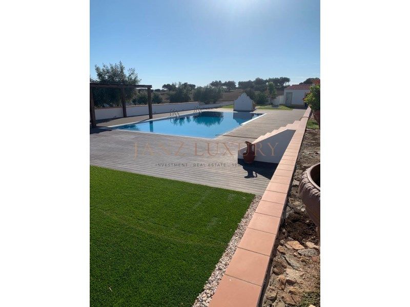 Property photo 2 of 101