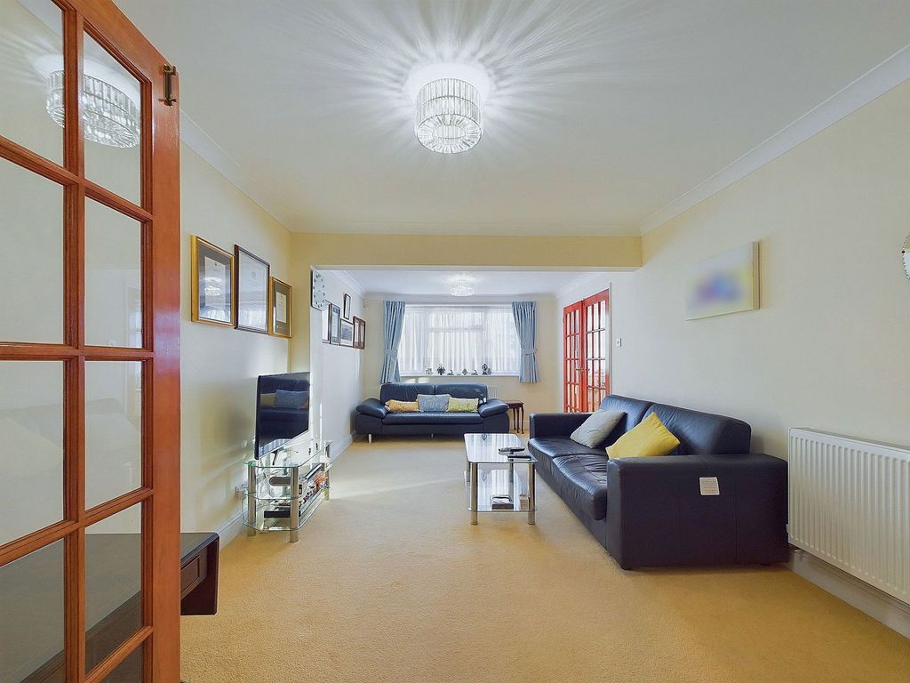 Property photo 2 of 31