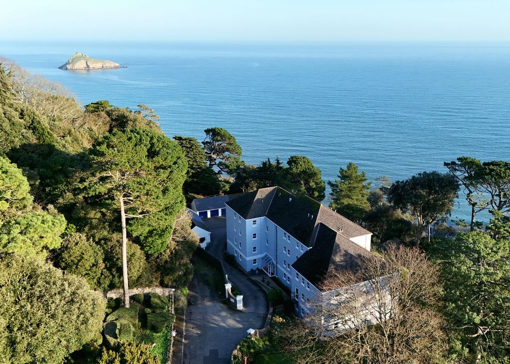 Property photo 2 of 35