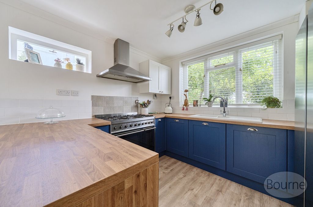 Property photo 3 of 26 c2A0c3Ca-2673-43c...