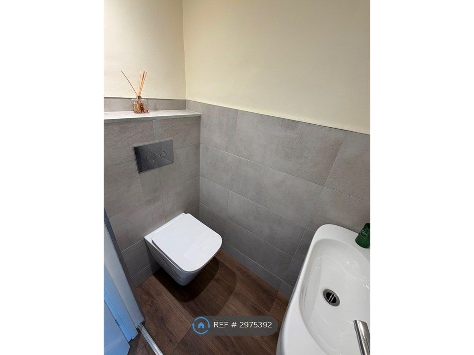 Property photo 1 of 28