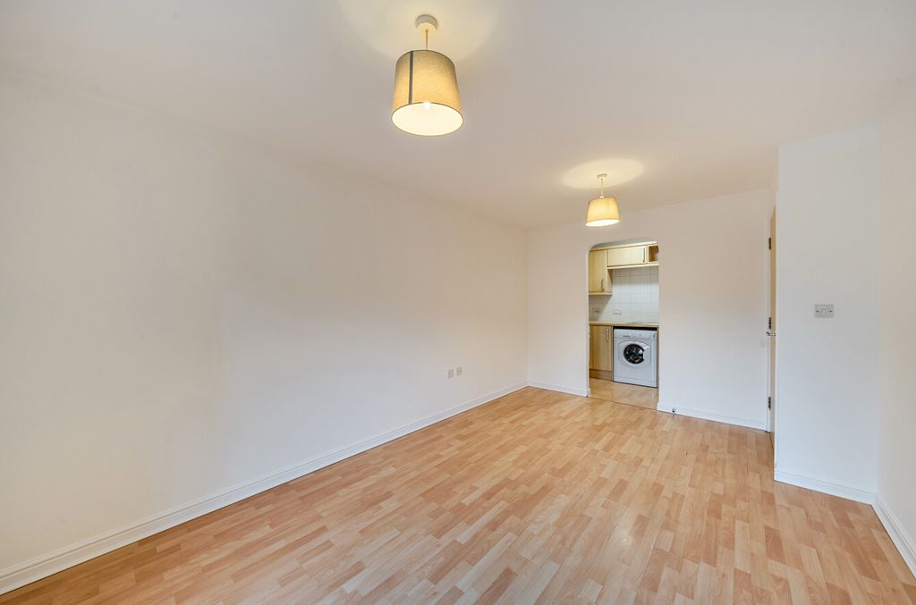 Property photo 2 of 9 1380169-24-690Cae...