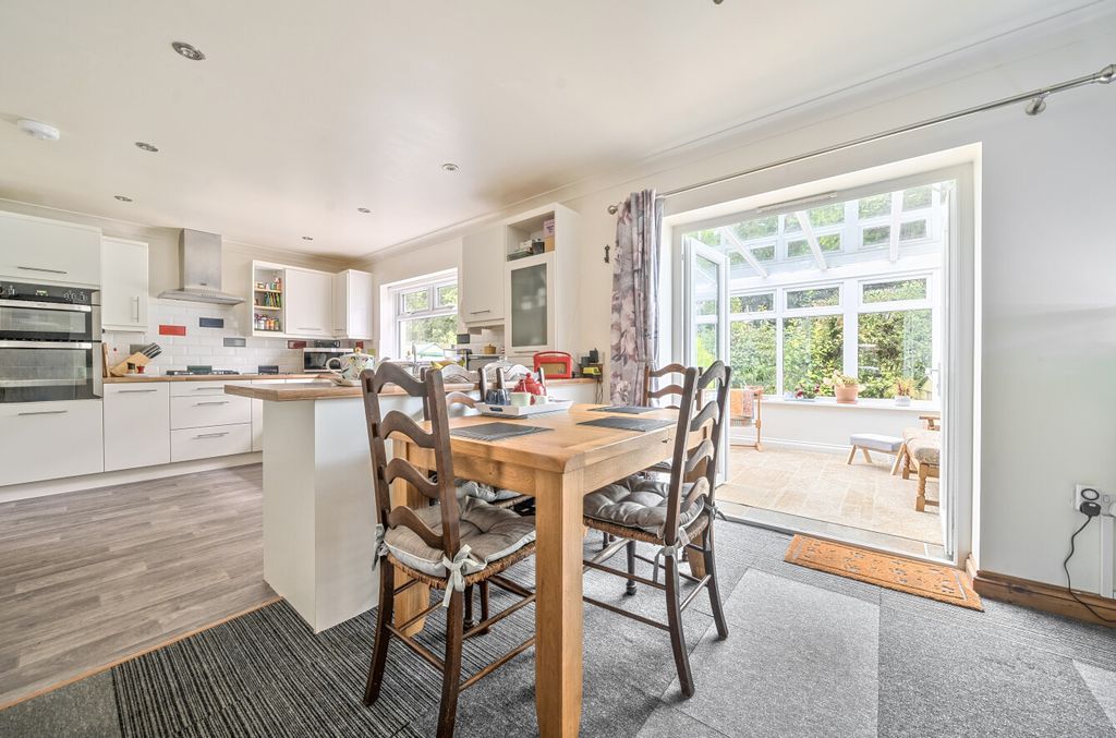 Property photo 3 of 19 3 - 1320971-5-687E339...