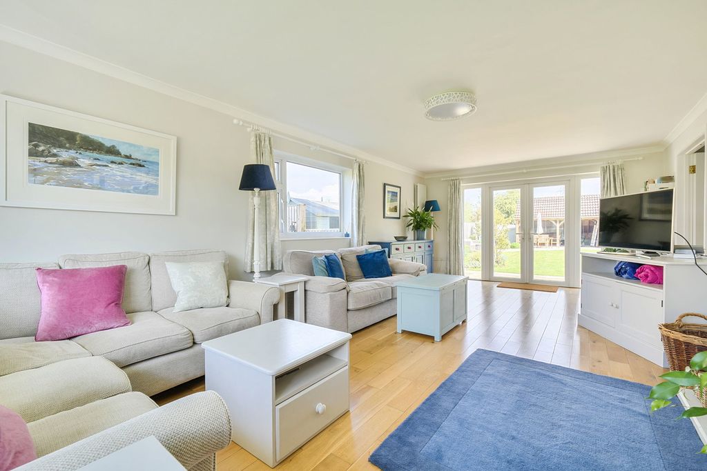 Property photo 3 of 42