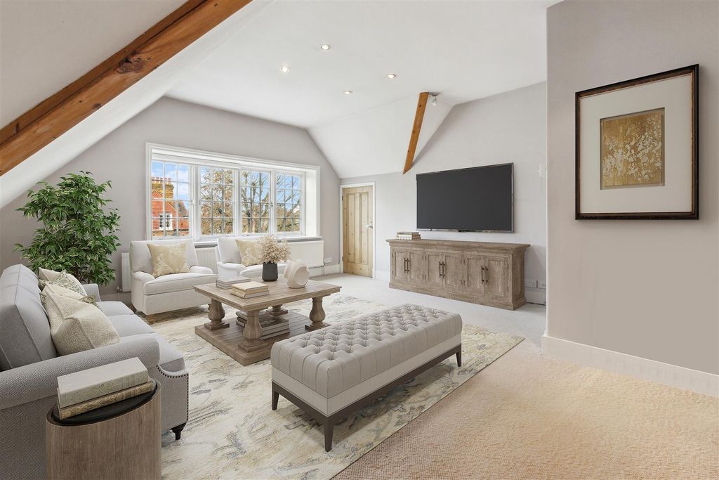 Property photo 2 of 13 The Avenue, W4 - For Sale