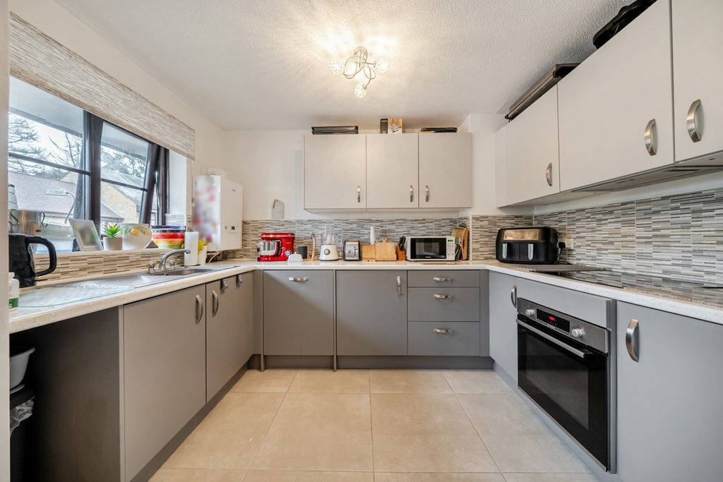 Property photo 2 of 22 1410534-8-699829F...