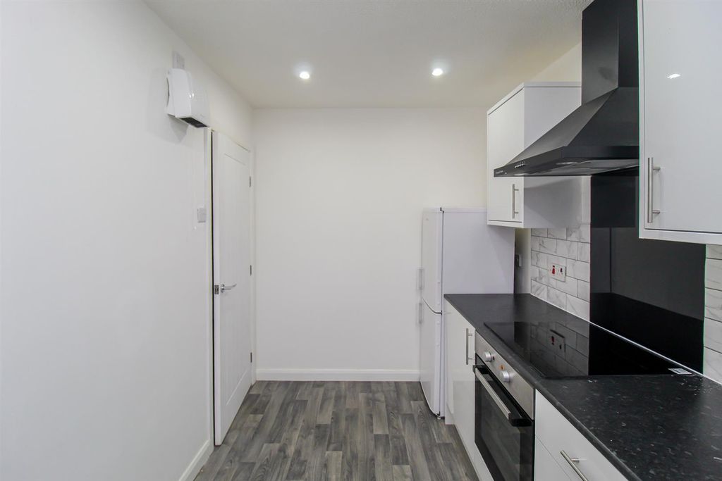 Property photo 3 of 7 Kitchen