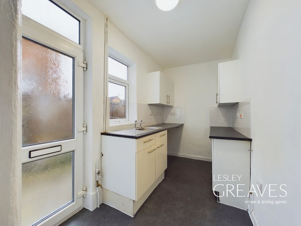 Property photo 2 of 11 Kitchen