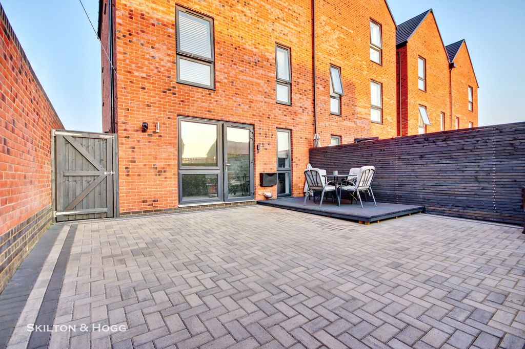 Additional image 18 of 4 bed semi-detached house for saleWren Way, Daventry NN11