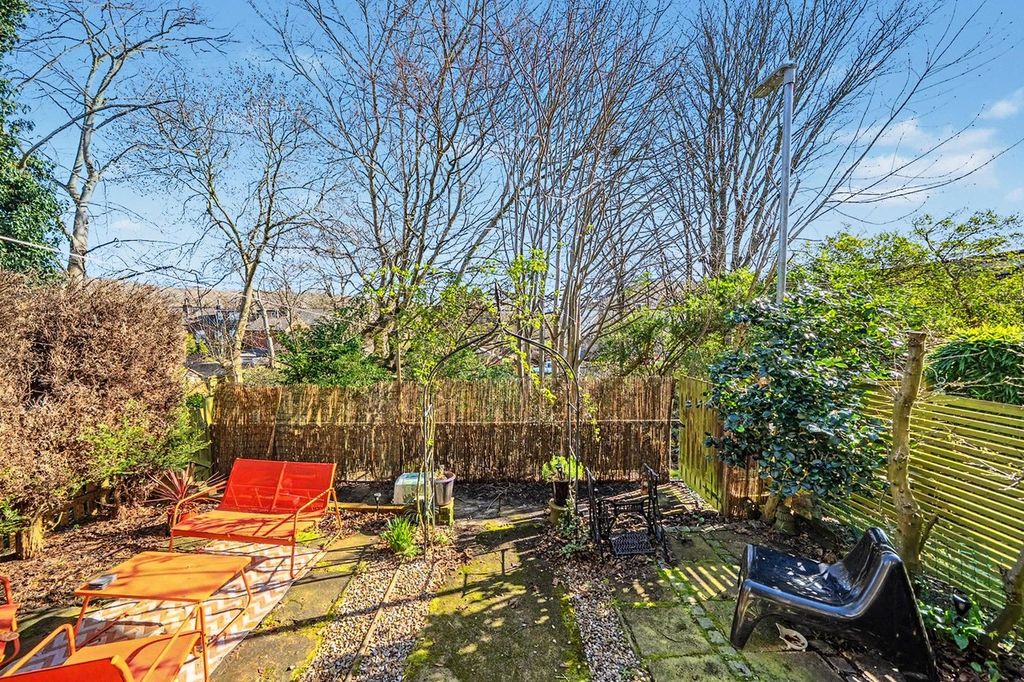 Property photo 3 of 14 Garden