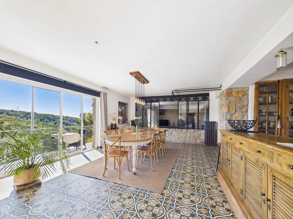 Property photo 1 of 31