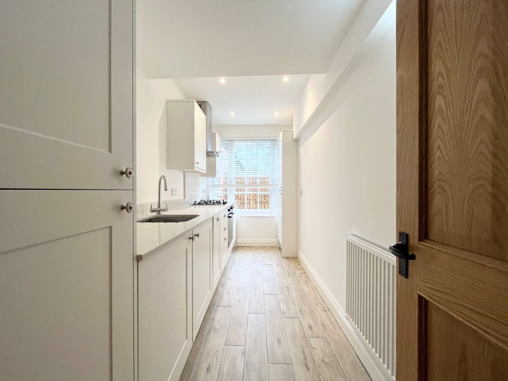 Property photo 3 of 8 Picture No. 10