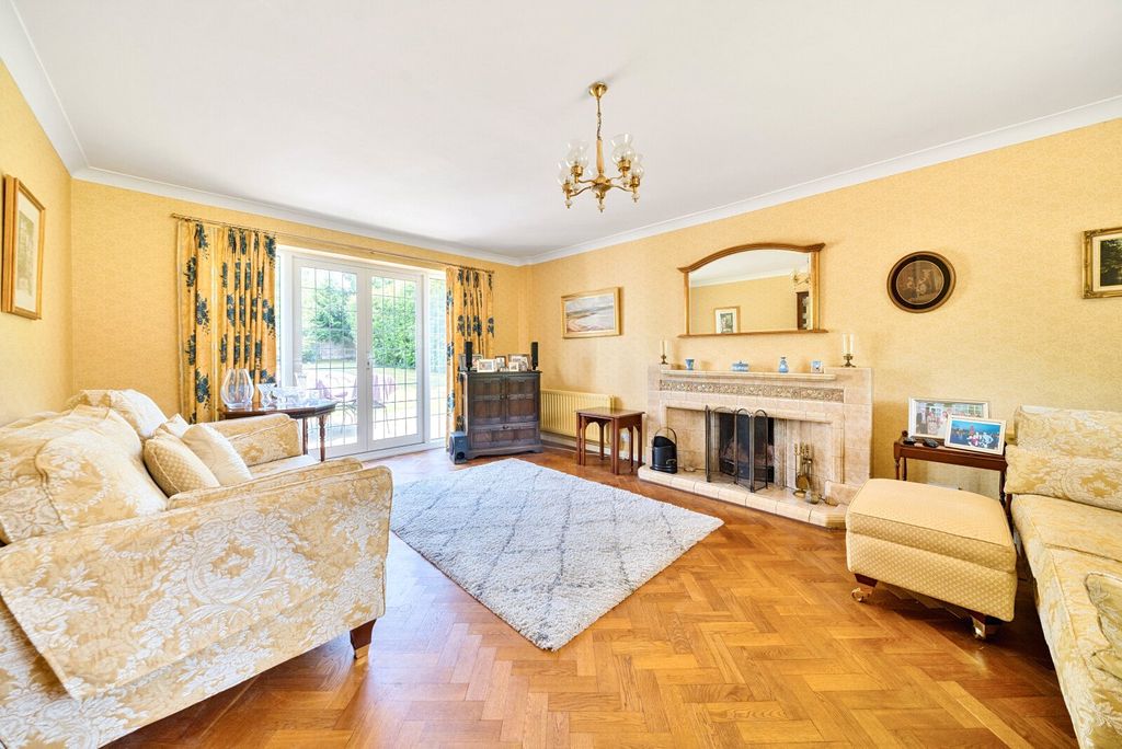 Property photo 3 of 17 Sitting Room