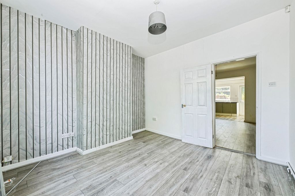 Property photo 3 of 12 Pbox-Img.Jpg