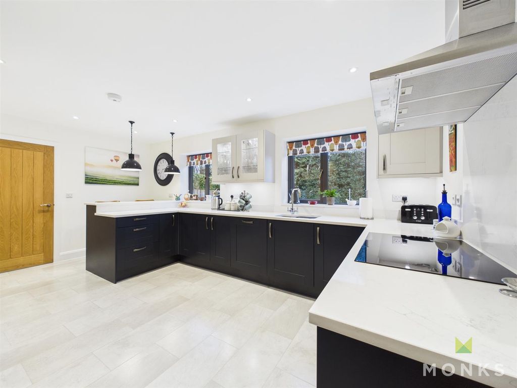 Property photo 2 of 26 Cam01420G0-Pr0829-Still014.Jpg