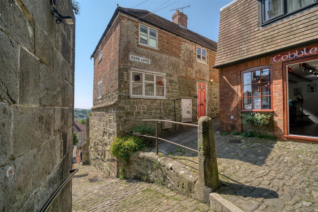 Property photo 1 of 10 Front
